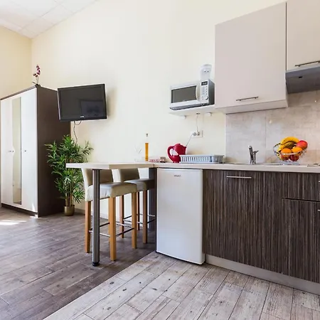 Charming And Historic Old Town Apartment *